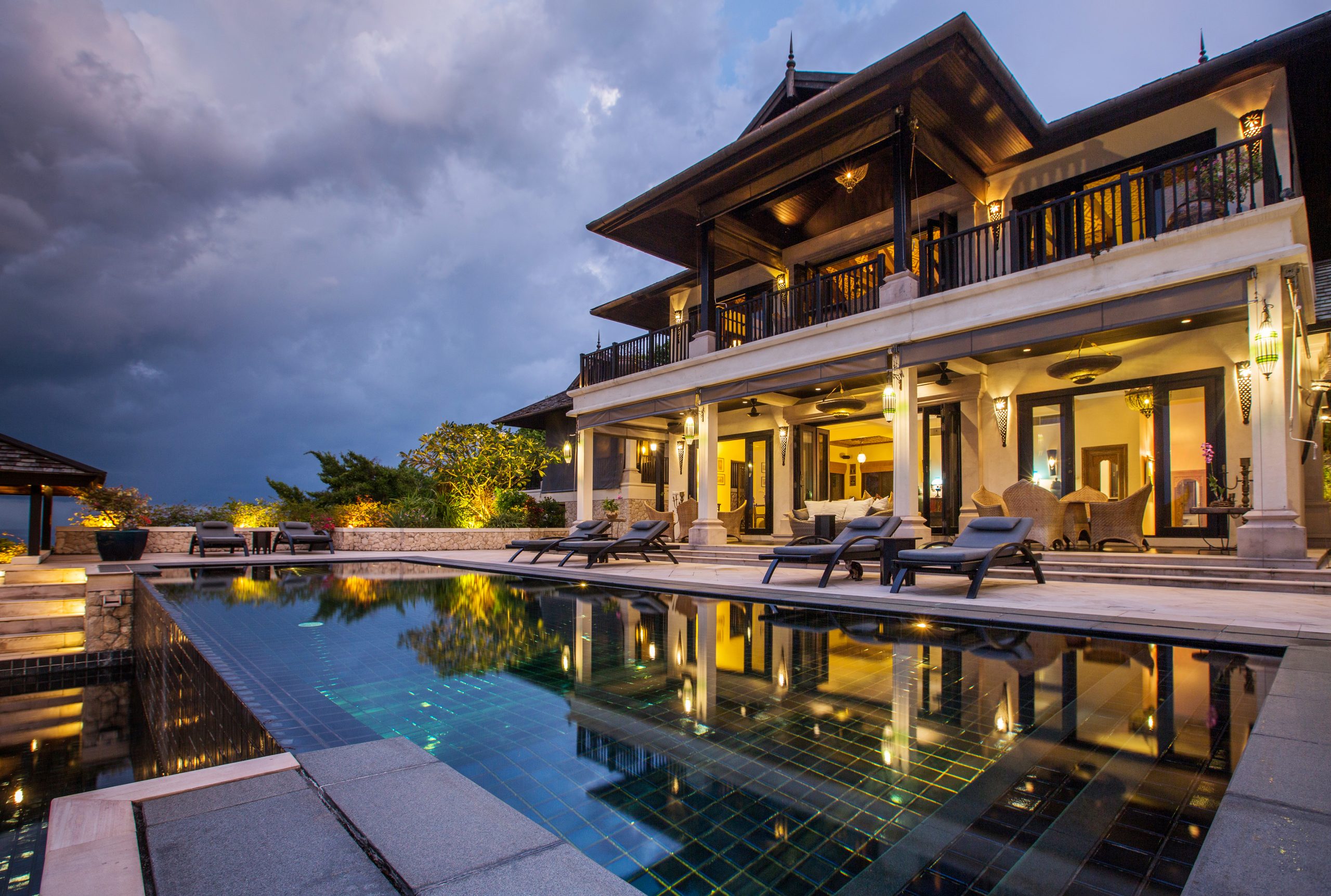 Luxury,Villa,With,Big,Swimming,Pool,Interior,Outdoor