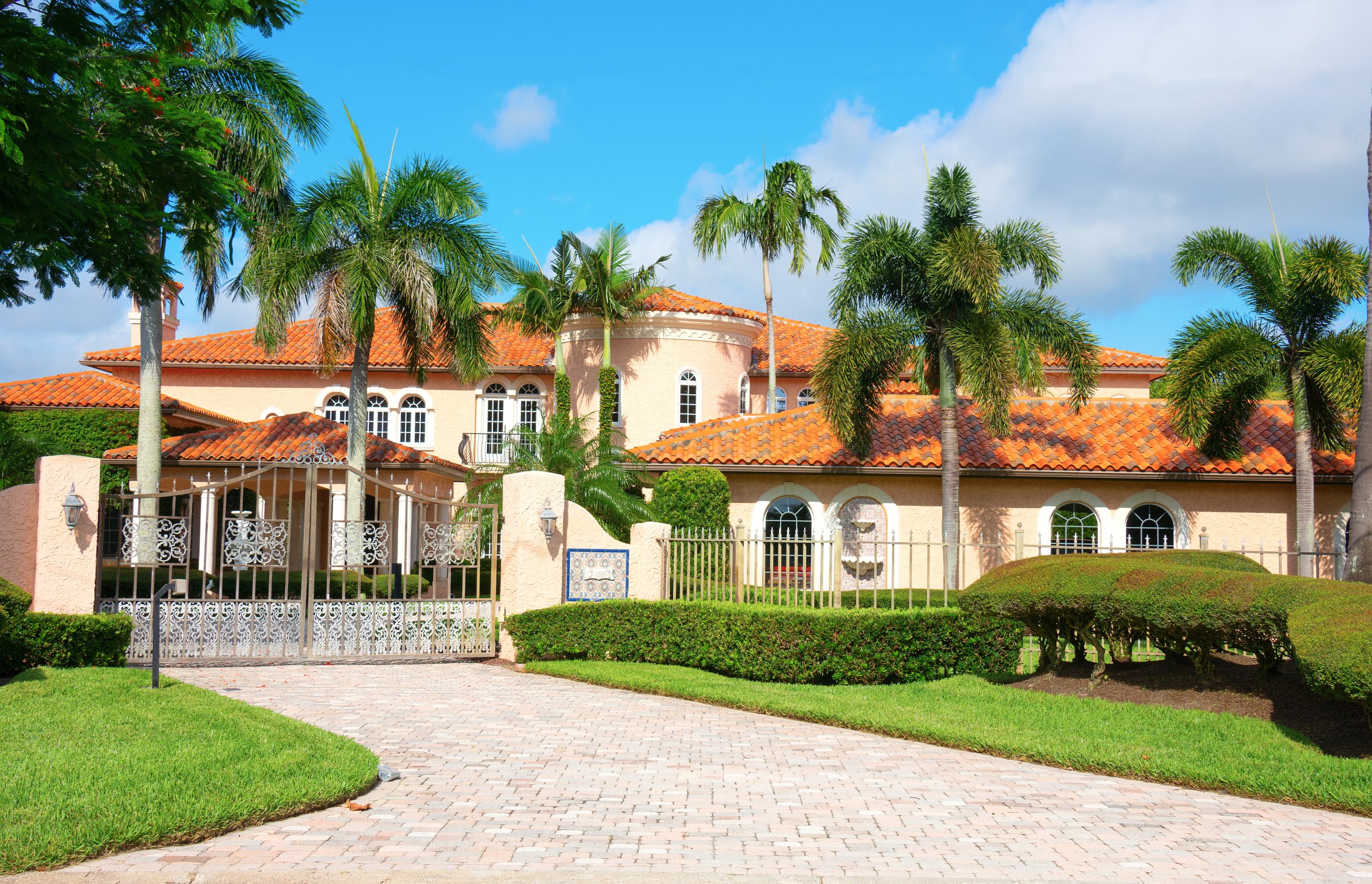 Beautiful,Spanish,Style,Luxury,Mansion,Residential,Home,With,A,Privacy